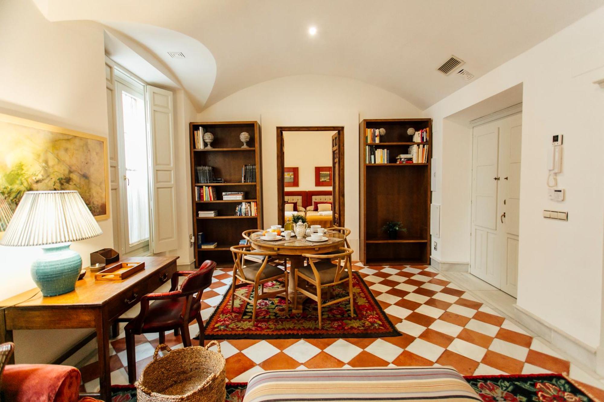 Casa Patio Del Siglo XIX Aparthotel Sevilla Ruang foto