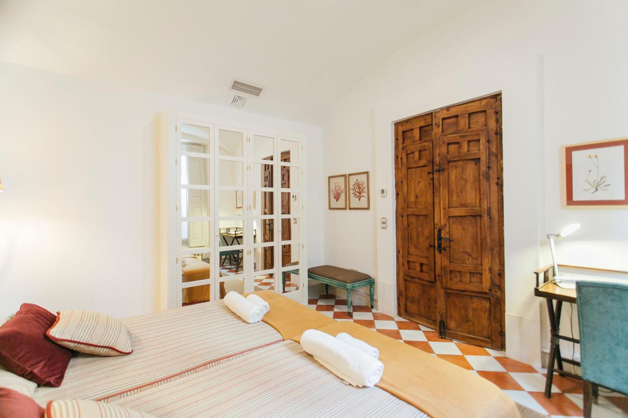 Casa Patio Del Siglo XIX Aparthotel Sevilla Ruang foto