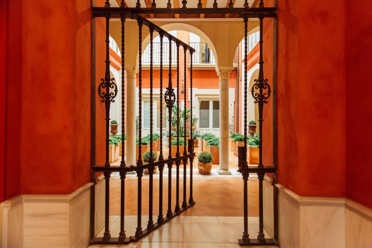 Casa Patio Del Siglo XIX Aparthotel Sevilla Bagian luar foto