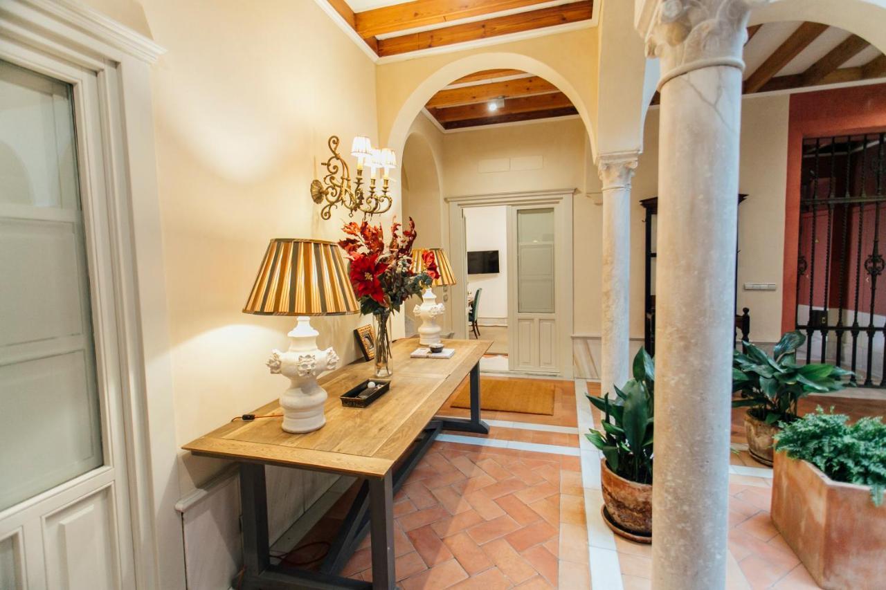 Casa Patio Del Siglo XIX Aparthotel Sevilla Bagian luar foto
