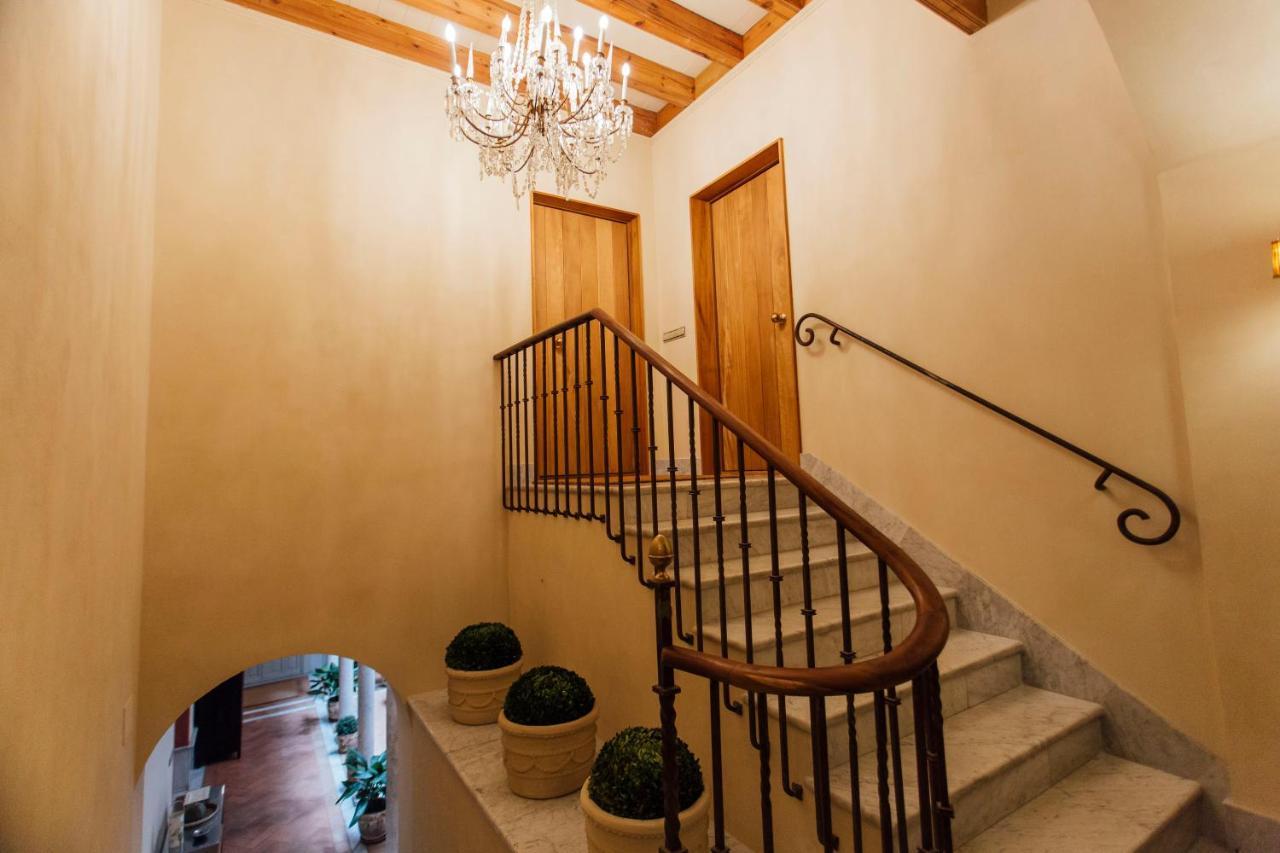 Casa Patio Del Siglo XIX Aparthotel Sevilla Bagian luar foto